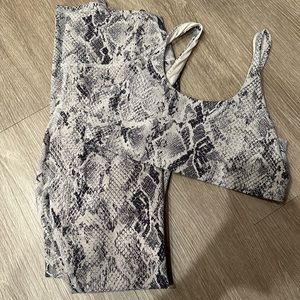 Snakeskin alo yoga set. Both medium and in perfect condition.